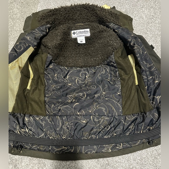 Columbia Titanium Camouflage Winter Jacket - Picture 3 of 8